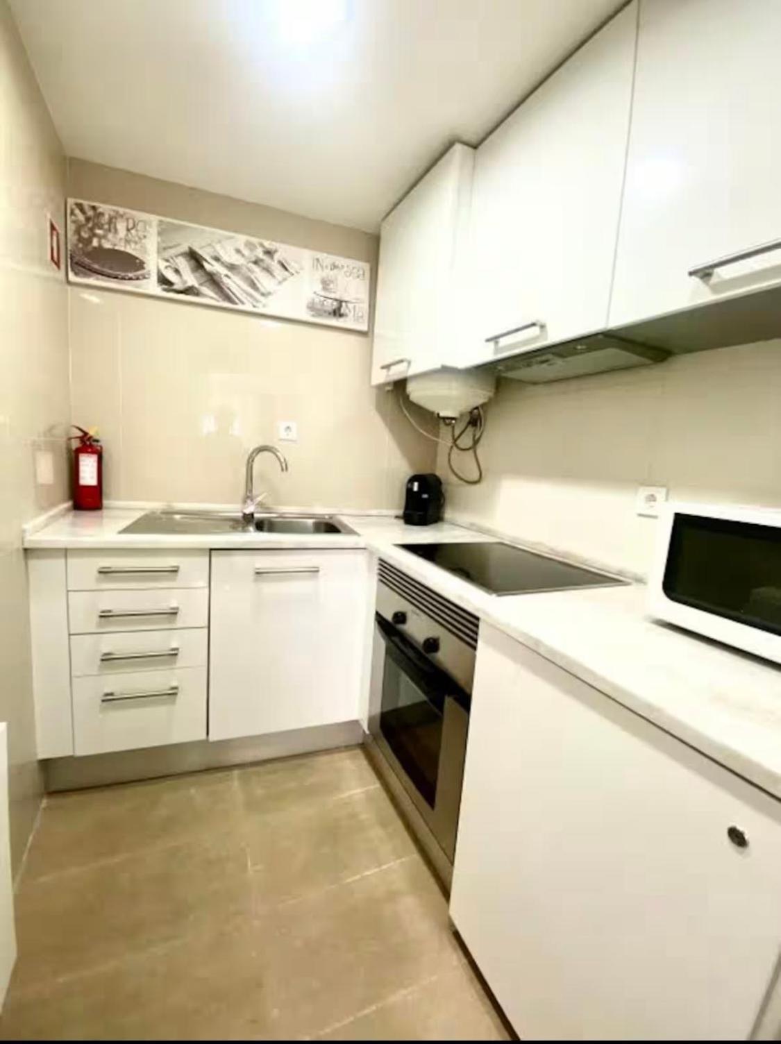 Al- Hamma Ii - 2nd Floor Apartment Lisbon